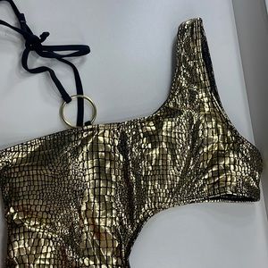 Super fancy swimsuit 🖤